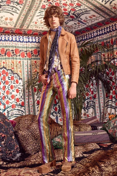 Look 18